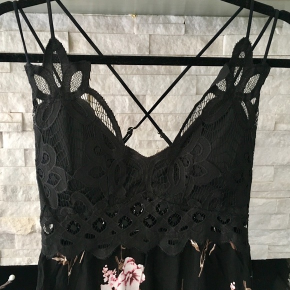 RUE21 ADORABLE BLACK FLOWERED DRESS SIZE MEDIUM - Picture 4 of 7